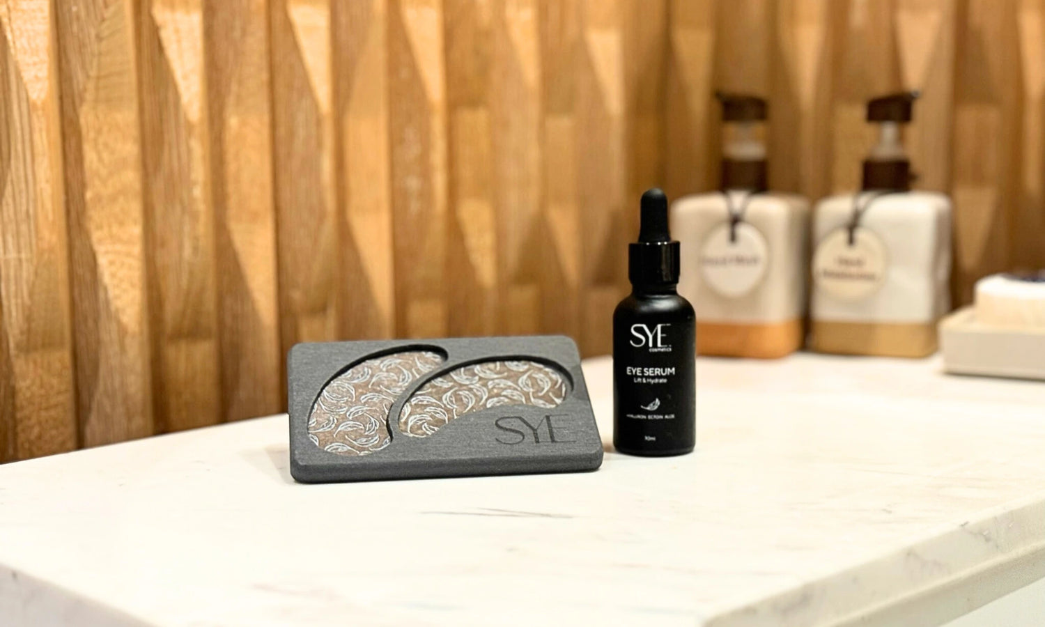 Augenpads und Augenserum mit Hyaluronsäure