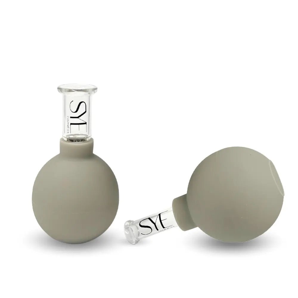 Facial Cupping Set bestehen aus zwei Schröpfgläsern zum Schröpfen im Gesicht in unterschiedelichen Größen. Ein kleines (15mm) Schröpfglas und ein großen (25mm) Schröpfglas