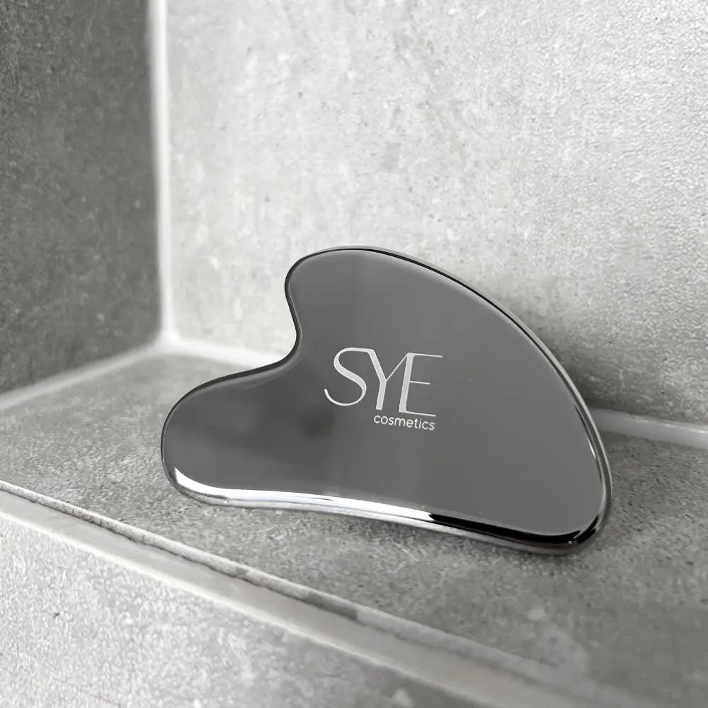 Gua Sha Stein aus Edelstahl im Badezimmer