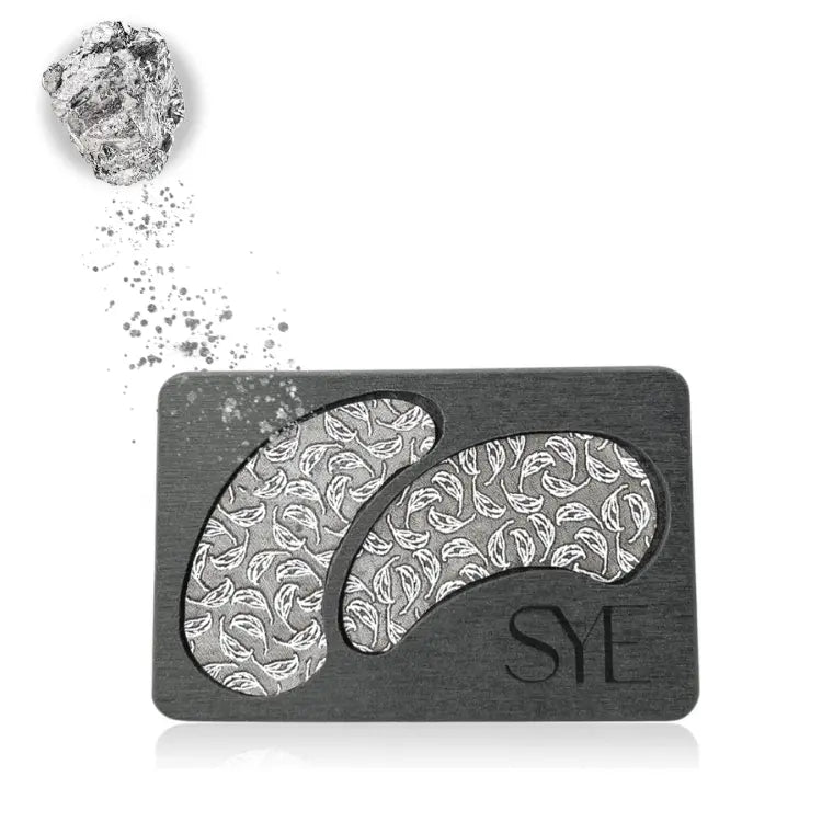 wiederverwendbare Augenpads aus versilbertem Textil von SYE Cosmetics